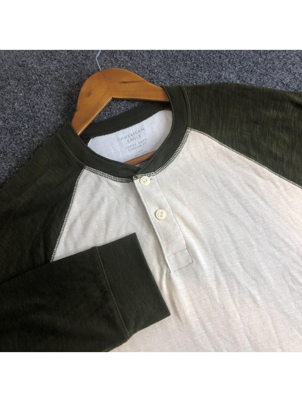 American Eagle Shirt Mens Large Green Tan Henley Raglan Super Soft Standard Fit